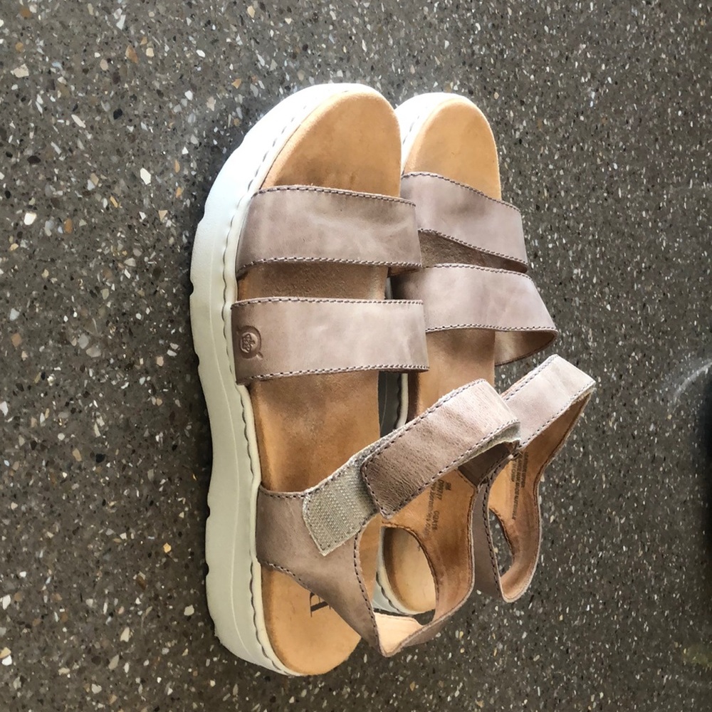 Born women’s sandals size 9m